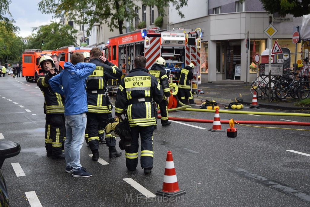 Feuer 2 Koeln Nippes Neusserstr P185.JPG - Miklos Laubert